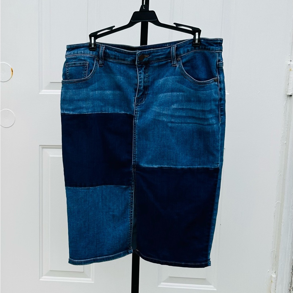 ♠️BLACK FRIDAY SALE!♠️ New York & Company Patchwork Denim Skirt Size 14